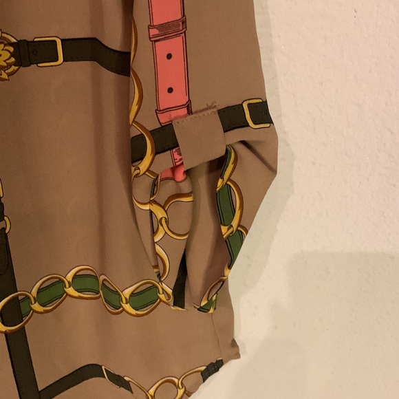 New York & Company Tan Printed V-neck Blouse. Size XS. New ! - Picture 7 of 10